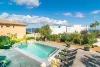 Holiday rentals in Casa del mar