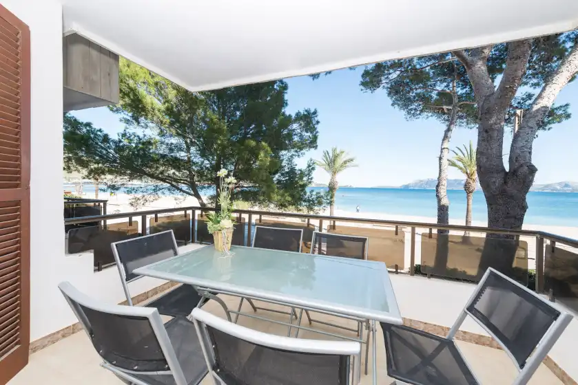Holiday rentals in Canaves