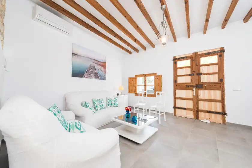 Holiday rentals in Can diana, Campanet