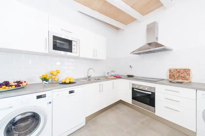 Holiday rentals in Can diana, Campanet