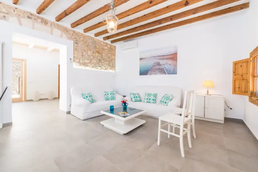 Holiday rentals in Can diana, Campanet