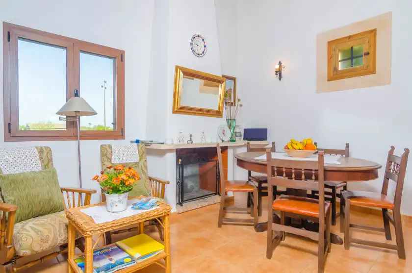 Holiday rentals in Can estelrich- sant blai, Campos