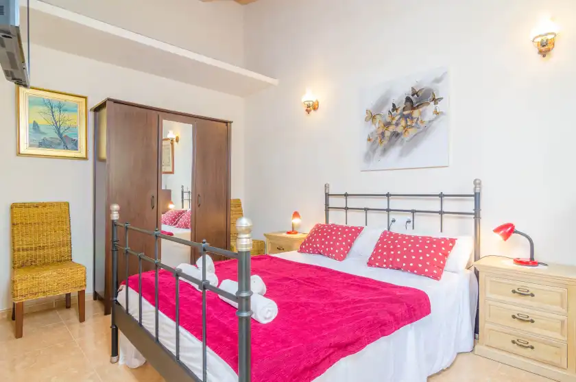 Holiday rentals in Can estelrich- sant blai, Campos