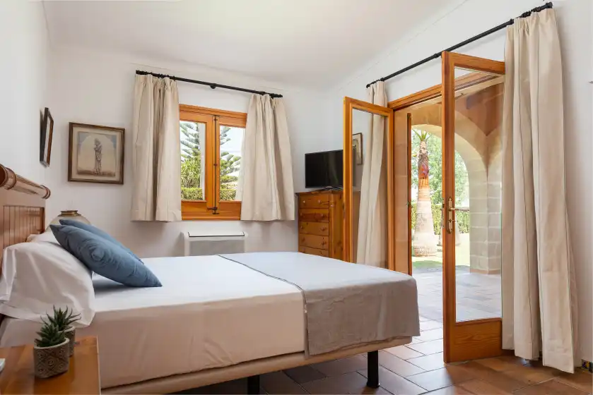 Holiday rentals in Mulholland villa, Can Picafort