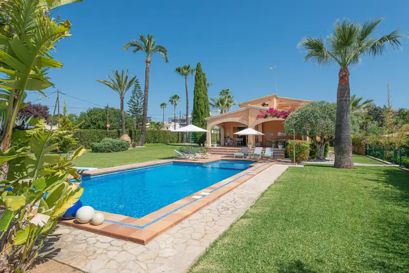 Holiday rentals in Mulholland villa