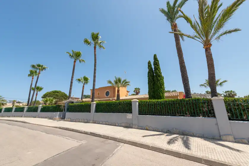 Holiday rentals in Mulholland villa, Can Picafort