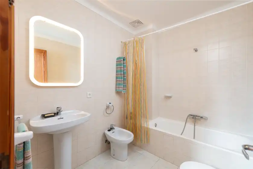 Holiday rentals in La casa del far, Alcanada