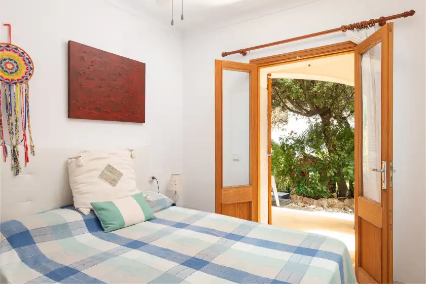 Holiday rentals in La casa del far, Alcanada