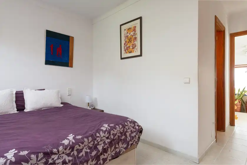 Holiday rentals in La casa del far, Alcanada