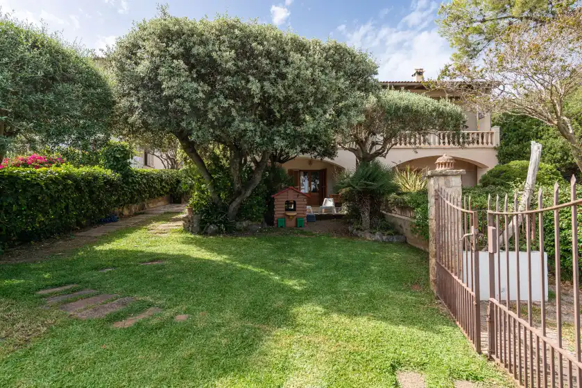 Holiday rentals in La casa del far, Alcanada
