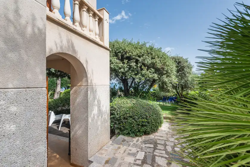 Holiday rentals in La casa del far, Alcanada