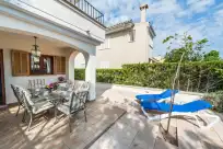 Holiday rentals in Can barret