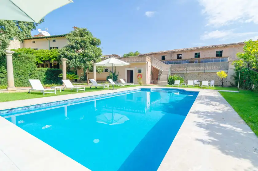 Holiday rentals in Can pati
