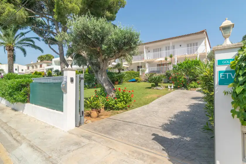 Holiday rentals in Golf, Alcanada