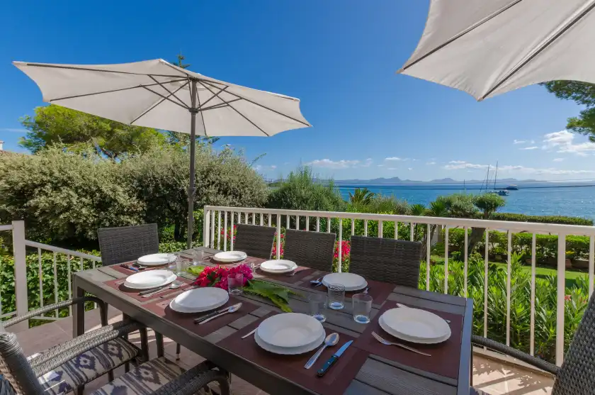Holiday rentals in Golf, Alcanada