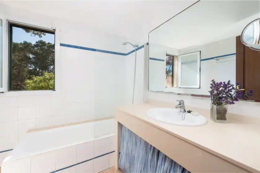 Holiday rentals in Burgit, es Cap des Moro