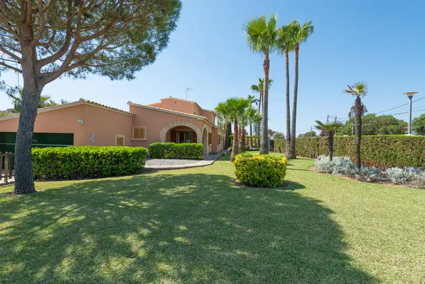 Holiday rentals in Mulholland villa, Can Picafort