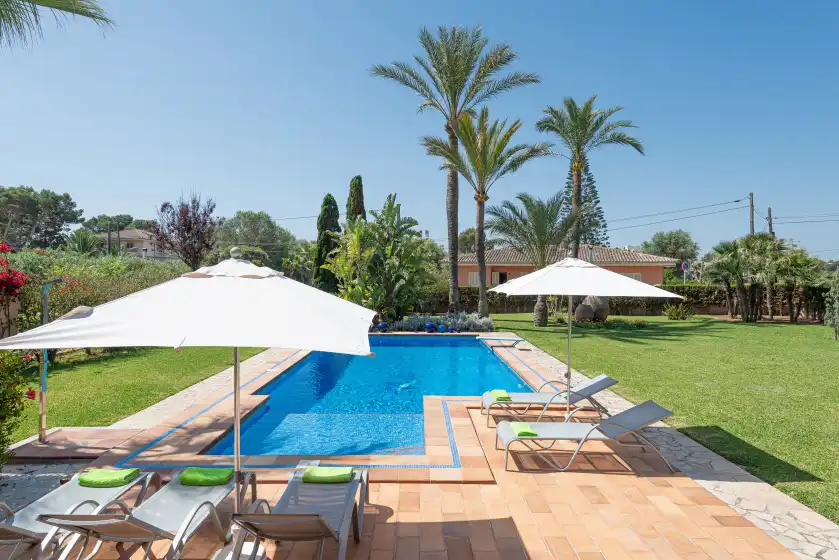Holiday rentals in Mulholland villa, Can Picafort