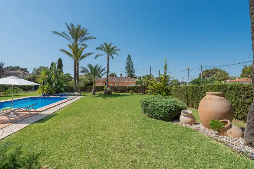 Holiday rentals in Mulholland villa, Can Picafort