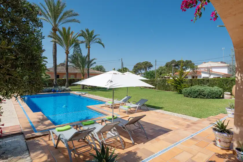 Holiday rentals in Mulholland villa, Can Picafort