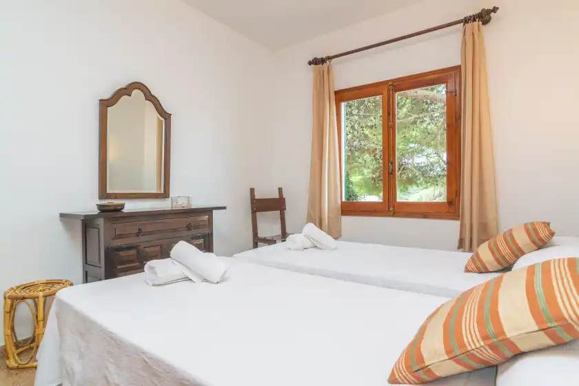 Holiday rentals in Can jaume 6, es Canutells