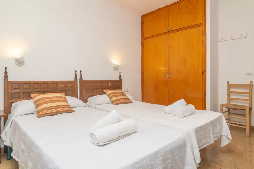 Holiday rentals in Can jaume 6, es Canutells