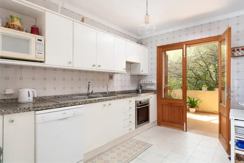 Holiday rentals in La casa del far, Alcanada
