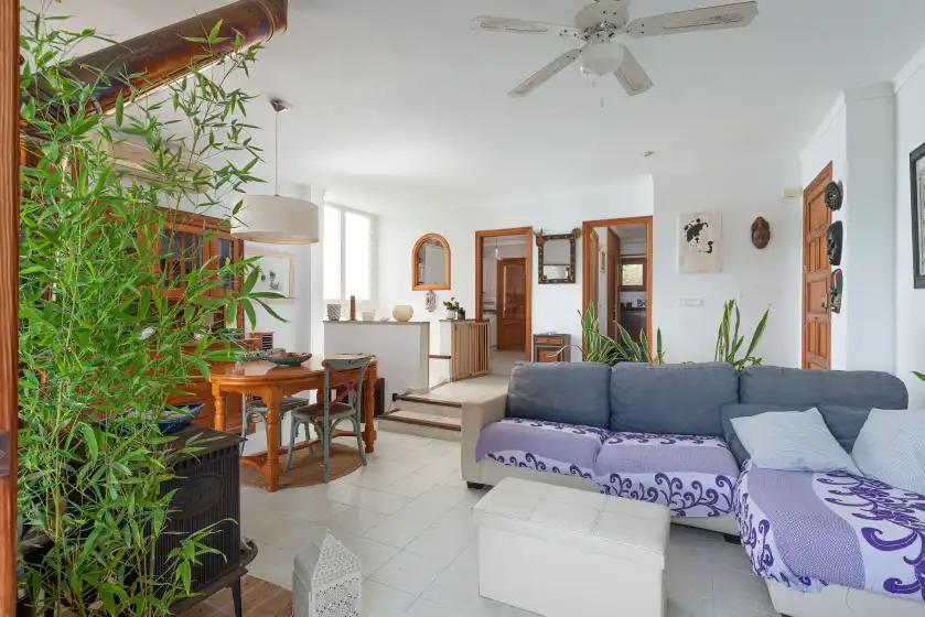 Holiday rentals in La casa del far, Alcanada