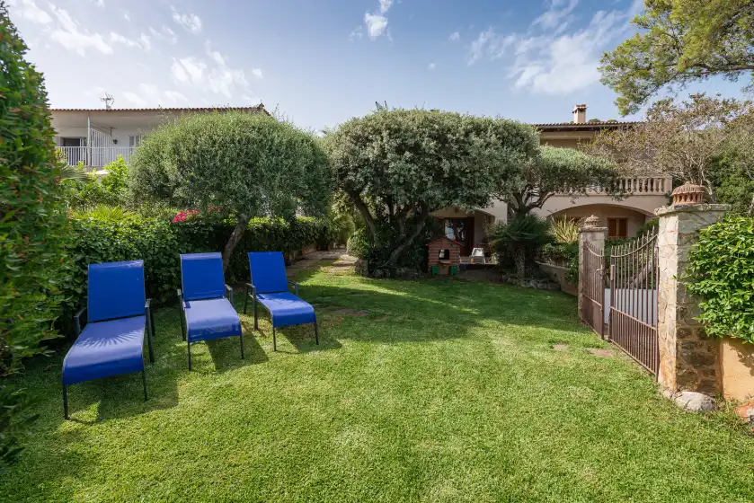 Holiday rentals in La casa del far, Alcanada