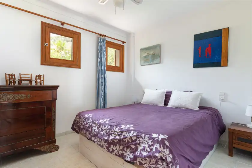 Holiday rentals in La casa del far, Alcanada