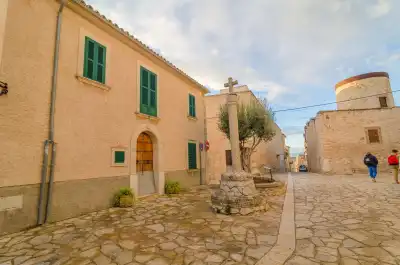 Plaça de les Tres Creus, Mallorca, Vacalia.com
