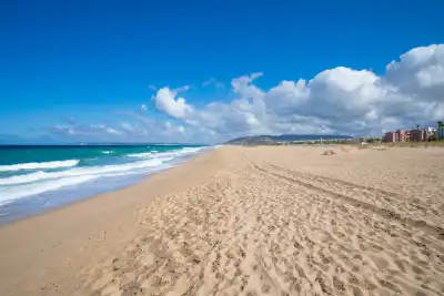 Playa de Atlanterra, Cádiz, Vacalia.com